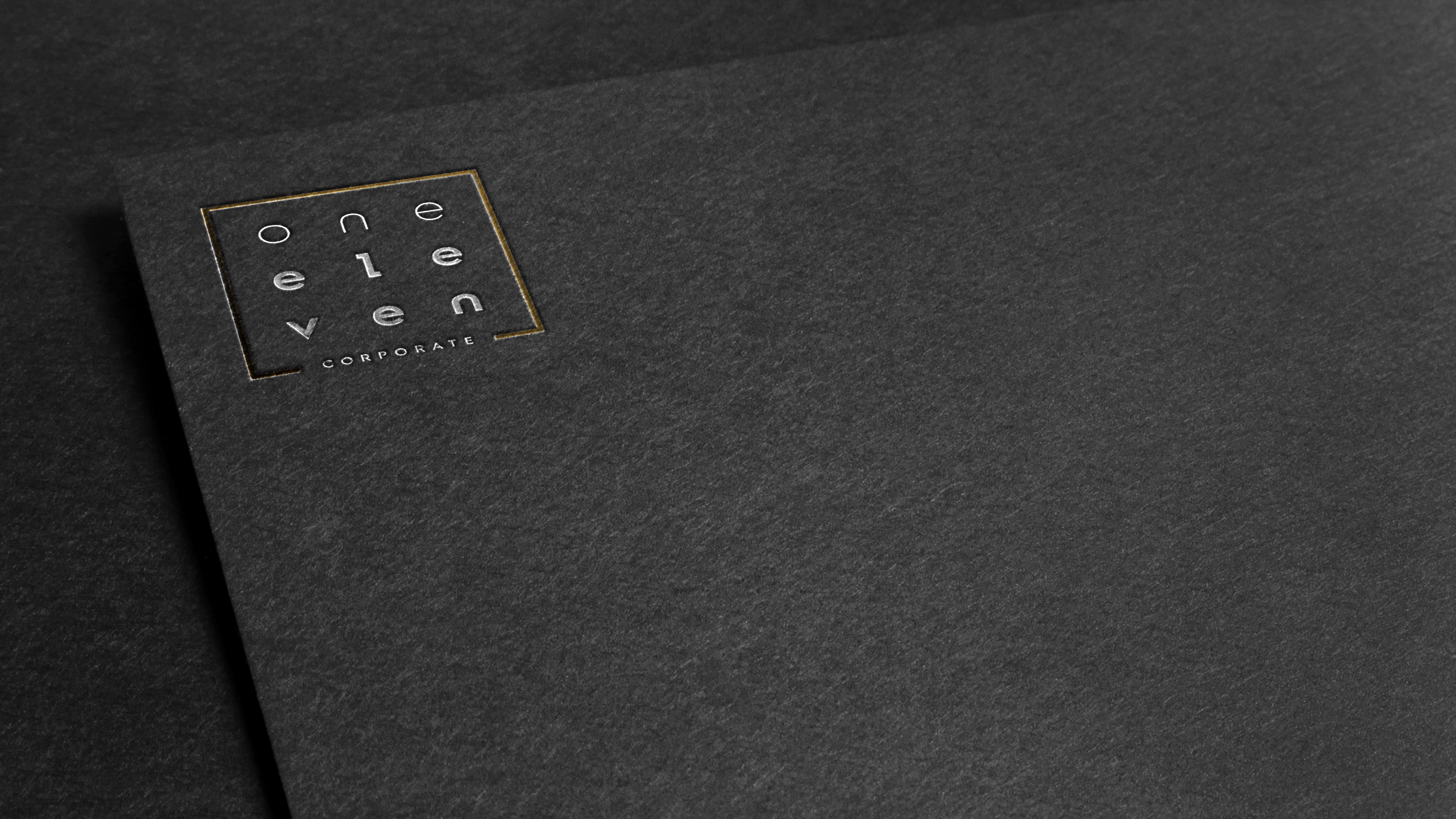 OneEleven-branding-imobiliario-logo-aplicado